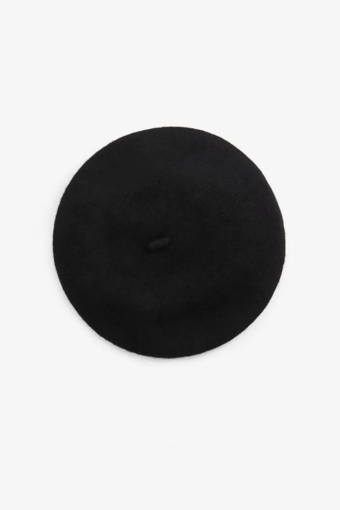 Fred Perry Beret Women’s Hats Black VSATB6098