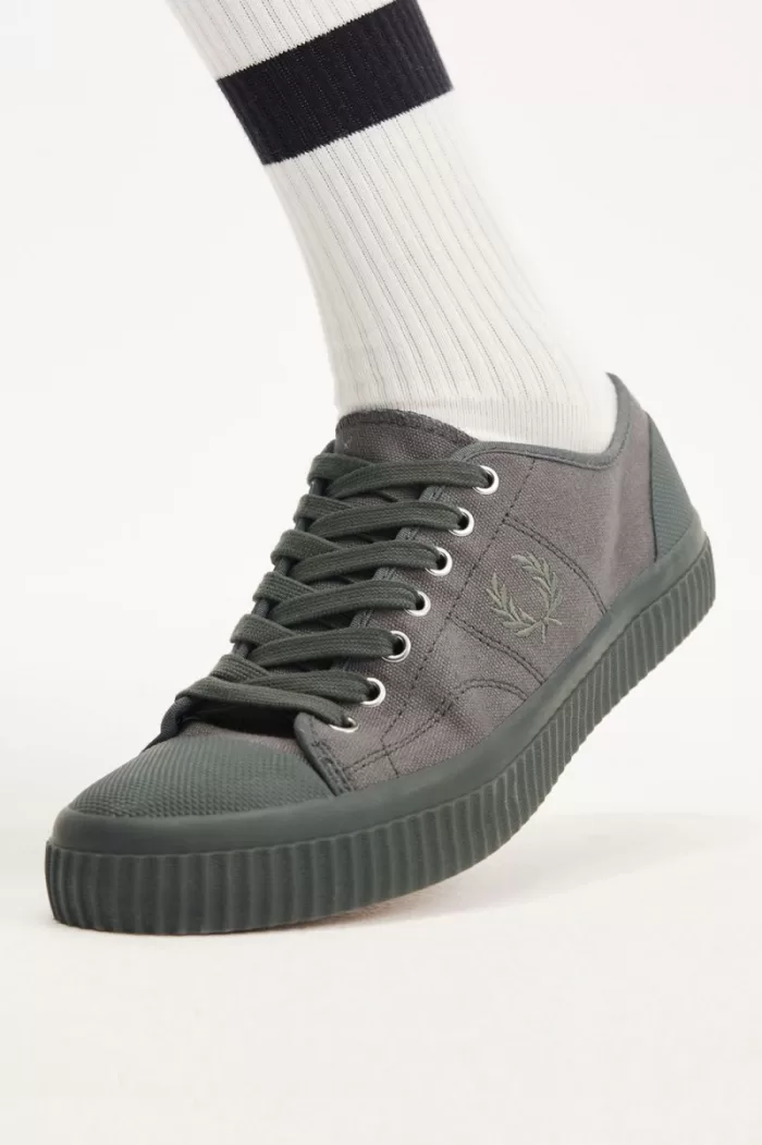 Fred Perry Low Hughes Women’s Plimsolls Field Green Warm Grey LYPAI2804